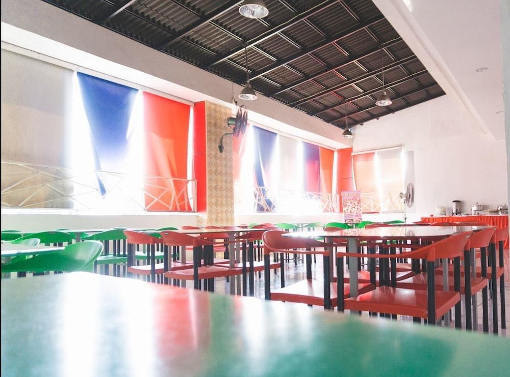 Hotel Oyo 1825 Marcopolo Pekanbaru