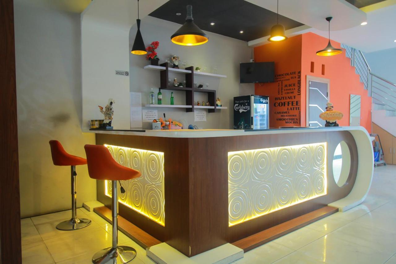Oyo 1825 Marcopolo Hotel